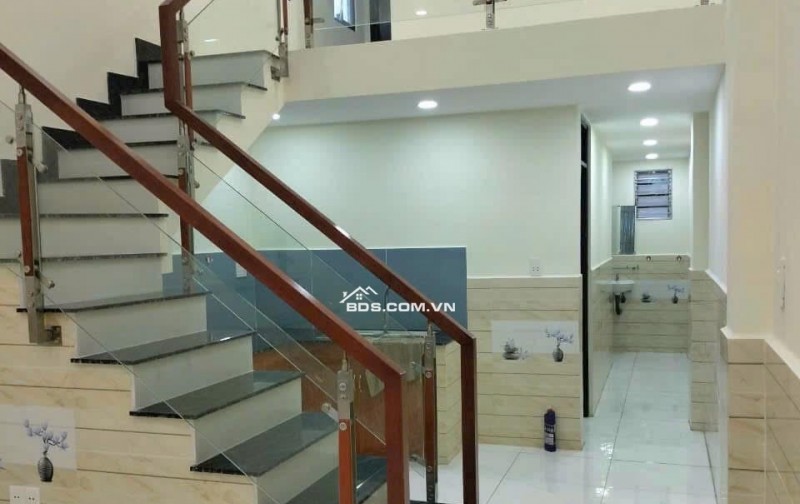 Gấp, gấp, bán nhà chính chủ 1ty800tr,dtich 3,7x17m2, đường Trần Thị Bốc, Hóc Môn