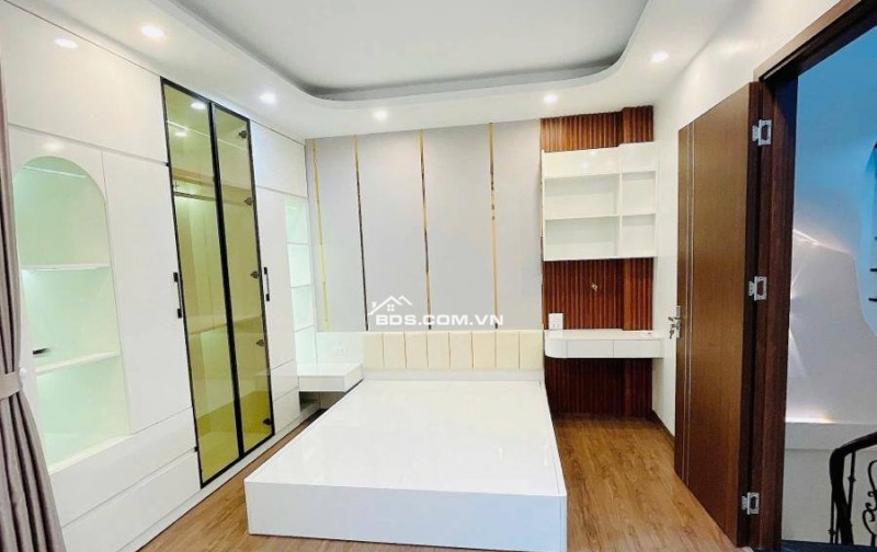 Nhà Đẹp Gần Phố, Duơng Văn Bé, Hai Bà Trưng 33/48m, 5 tầng, mt 4,9m, giá 8.45 tỷ.