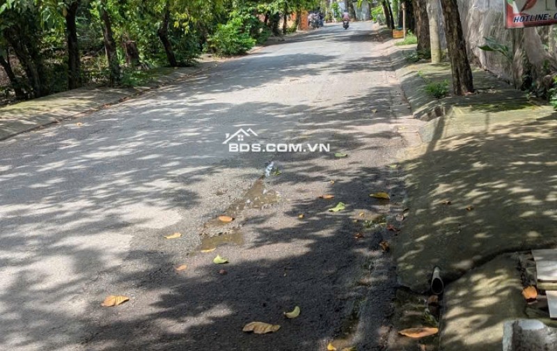 Bán nhà và đất 200m2 mặt tiền đường lớn xã Thới Tam Thôn Hóc Môn