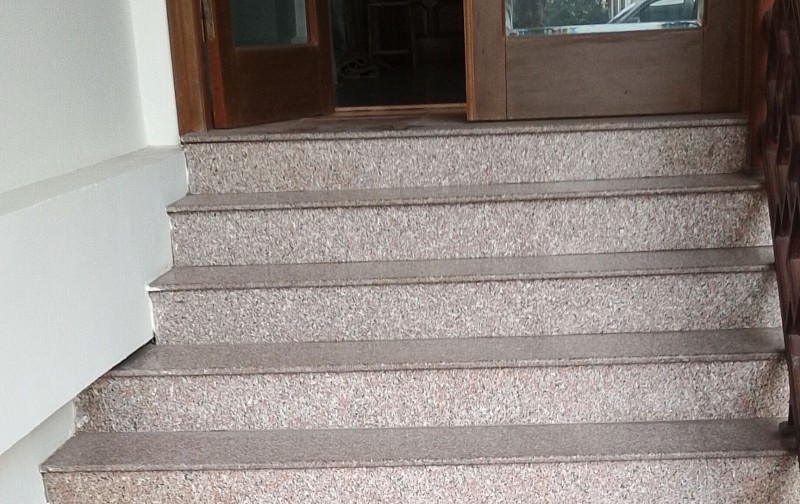 Chính chủ cho thuê mặt bằng 30m² tầng 1 mặt đường Hoàng Hoa Thám (cửa hàng, văn phòng)