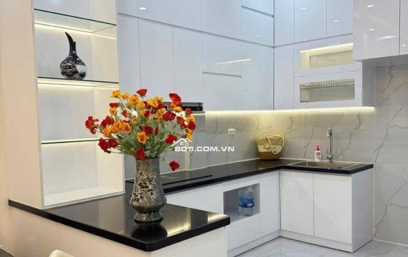 Nhà Đẹp Thang Máy, Nguyễn Phúc Lai, Đống Đa 39/45m, 5 tầng, mt 3.5m, giá 12.6 tỷ