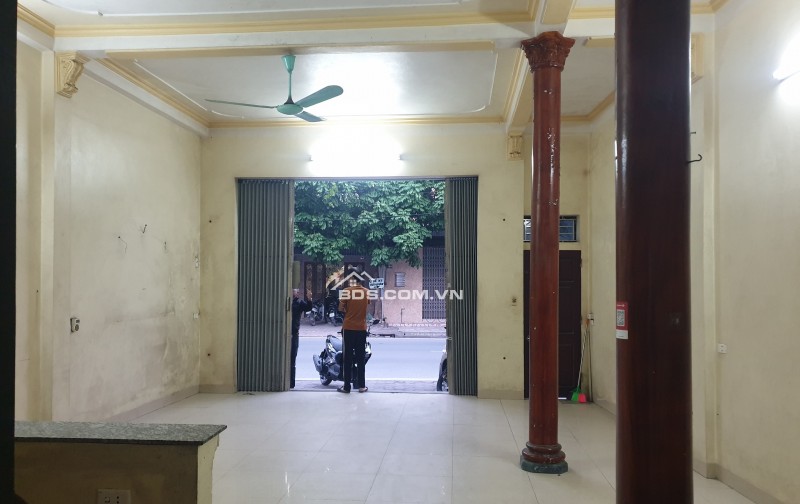 BÁN NHÀ MẶT ĐƯỜNG VŨ HỮU LỢI 2.5 TẦNG 121M2 MẶT TIỀN 5.5M GIÁ 55 TRIỆU/M2