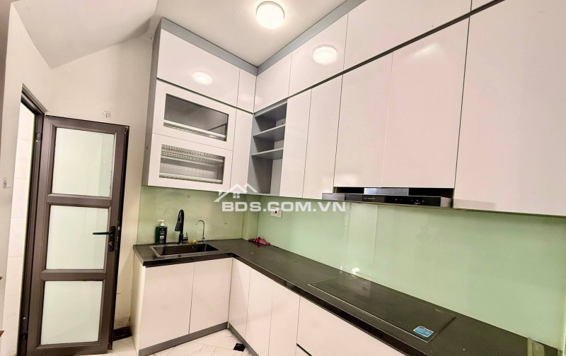 Nhà Đẹp Gần Đường Ô Tô Bạch Đằng, Hoàn Kiếm 31m, 5 tầng, mt 3.3m, giá 7.95 tỷ.