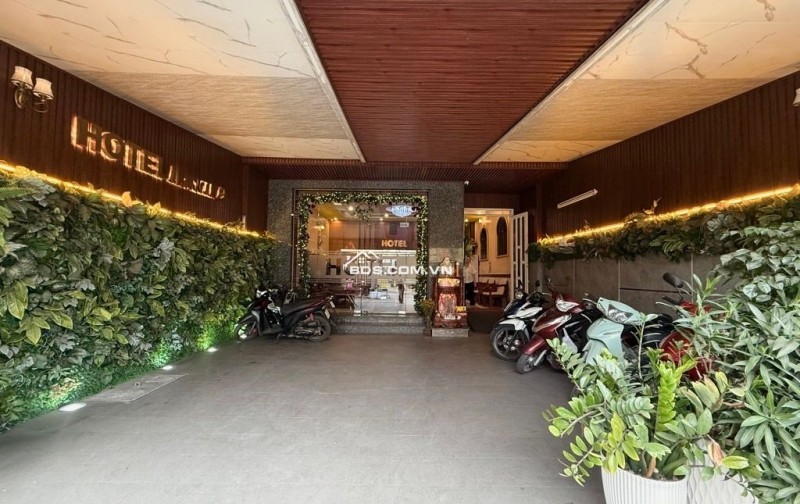 Bán KS 3 sao MTKD gần Thống Nhất ngang 8m 200m2 16PN DT 180tr 5 lầu mới gần Lotte 38 tỷ.