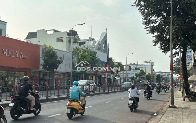 Giảm mạnh 4 tỷ nhà hẻm 1122 Quang Trung 5 lầu ngang 5.8m 90m2 có T.máy gần Emart 14 tỷ.