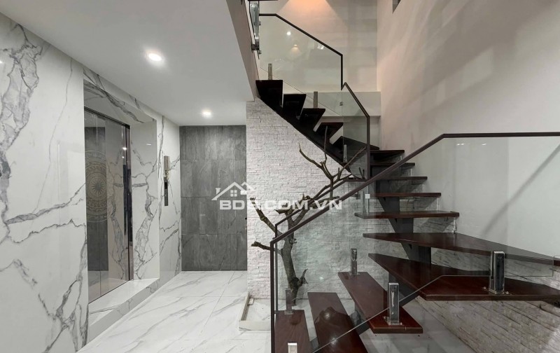 Nhà Đẹp, Ô TÔ, Phân Lô, Phố Nghĩa Dũng, Ba Đình 46/52m, 7 tầng, mt 4.3m, giá 18.8 tỷ.