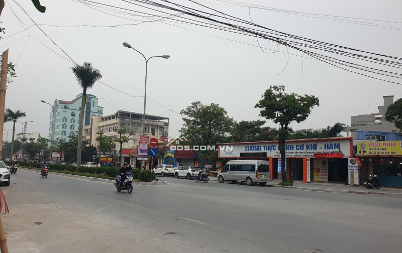 BÁN NHÀ MẶT ĐƯỜNG GIẢI PHÓNG KÉO DÀI GẦN VÒNG XUYẾN ĐÔNG A  9.6 TỶ