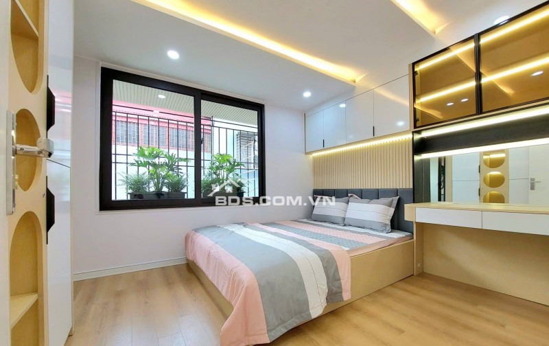 Bán Nhà Ở Luôn, Căn Tập Thể Bách Khoa - Nguyễn Hiền, Hai Bà Trưng 25/70m, tầng 3, giá 4.98 tỷ.