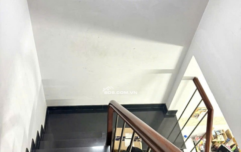 Bán nhà Lạc Long Quân Tân Bình, gần mặt tiền 40m2 2 tầng giá nhỉnh 4 tỷ TL