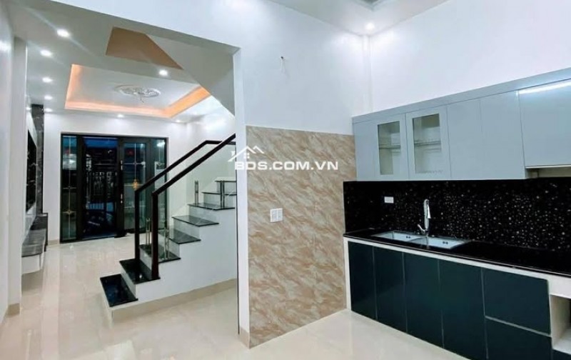 BÁN NHÀ ĐẸP 2.7 TỶ 3 TẦNG 53M2 NGÕ THẲNG NGẮN KHU HỒ TRUYỀN THỐNG