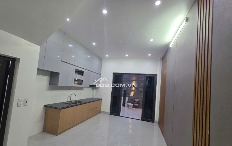 BÁN NHÀ ĐẸP 4.6 TỶ 4 TẦNG 93M2 CÓ SÂN Ô TÔ MẶT ĐƯỜNG LƯƠNG THẾ VINH