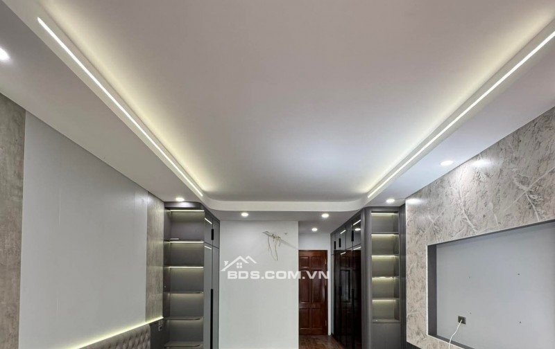 Bán Nhà Ô TÔ Trong Nhà, Hoàng Quốc Việt, Cầu Giấy 42m, 7 tầng, mt 4m, giá 23.2 tỷ.