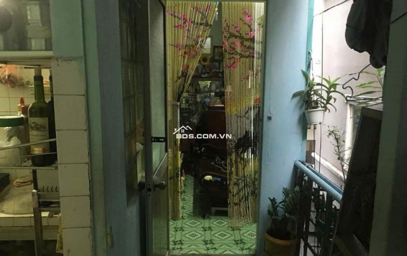 Bán nhà tập thể tầng 2 ngay mặt tiền 638 Lê Hồng Phong Q10