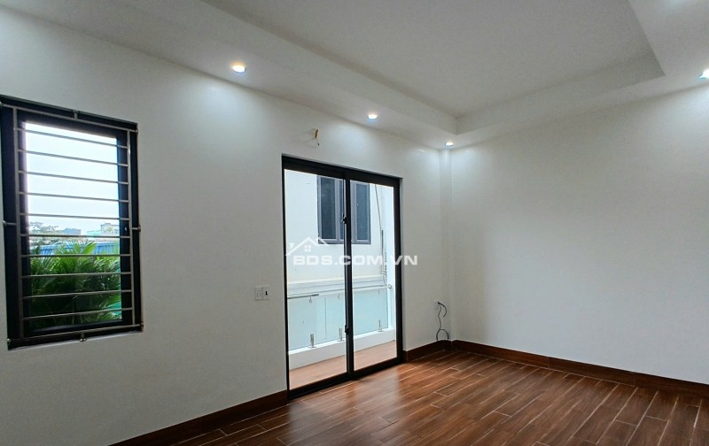 BÁN NHÀ ĐẸP 2.35 TỶ 3 TẦNG 51M2 NGÕ THÔNG ĐƯỜNG LÊ HỒNG SƠN