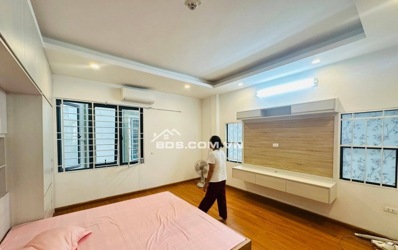 Bán Nhà Lô Góc, Gần Phố, Dương Văn Bé, Hai Bà Trưng 33/41m, 5 tầng, mt 4.6m, giá 8.6 tỷ.