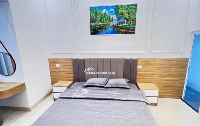 Nhà Đẹp Gần Phố, Tôn Đức Thắng, Đống Đa 30m, 5 tầng, mt 4.3m, giá 8.95 tỷ.