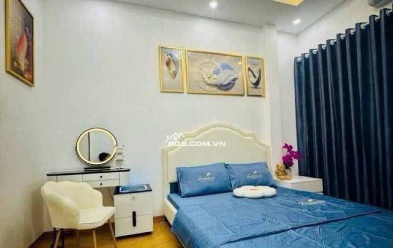 Bán Nhà Phố Hồng Hà, Hoàn Kiếm 22m, 5 tầng, mt 3.3m, giá 6.28 tỷ.