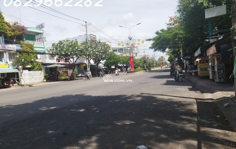 Bán Nhà Mặt Tiền Hùng Vương, P. Sa Đéc, Đồng Tháp 243m2, 3 Tầng, 6PN, Sổ Hồng. Giá 14.5 Tỷ.