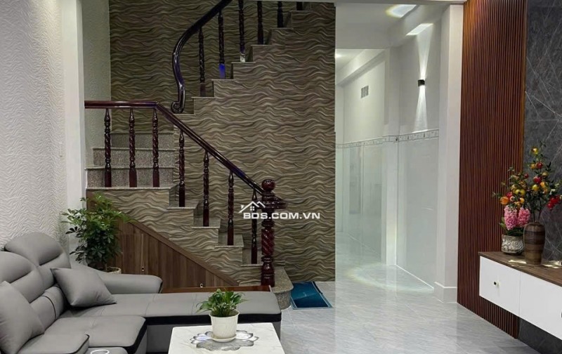 BÁN NHÀ MỚI 2 tầng KP1, Phường 6. Mỹ Tho. Vị trí đẹp - Có sân Đậu Ô tô.