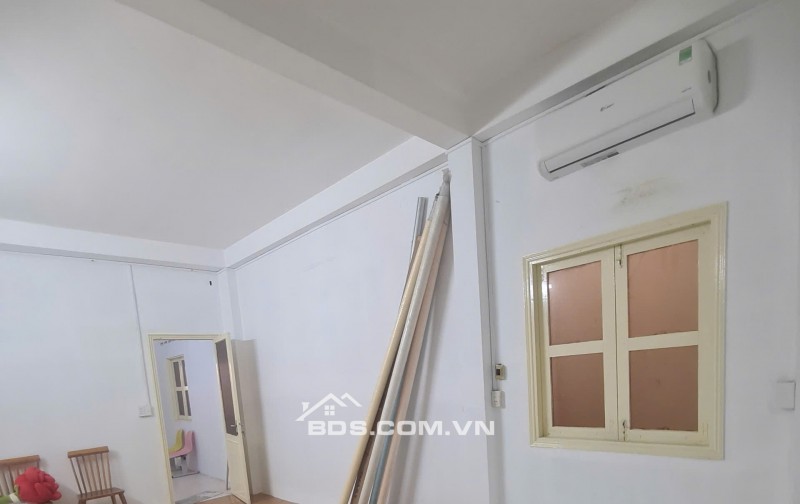 Cho thuê phòng làm việc 50m2 lầu 1 tiện làm editor, designer, quay SP