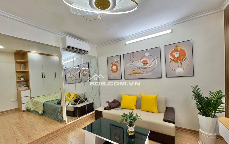 Bán Nhà Ở Luôn Quỳnh Mai, Hai Bà Trưng 50m, tầng 2,  giá 3.3 tỷ.