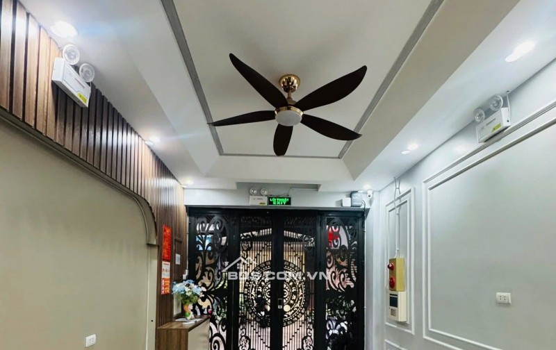 Nhà Đẹp Lô Góc, Thang Máy, Dòng Tiền, Đường Hoàng Mai 42/46m, 5 tầng, giá 12.8 tỷ.