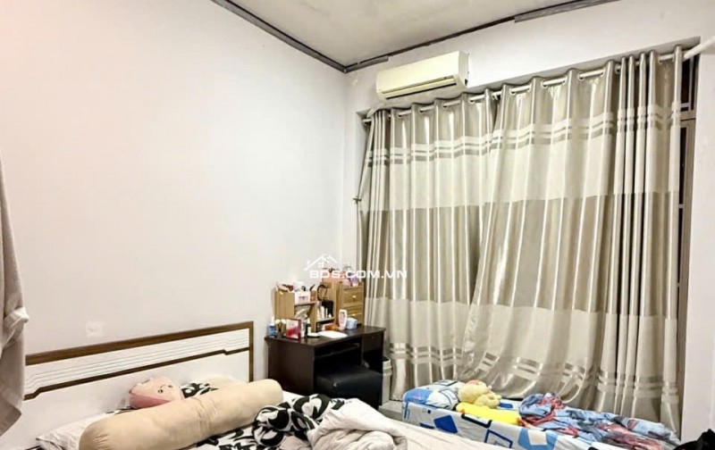 Bán nhà Lạc Long Quân Tân Bình, gần mặt tiền 40m2 2 tầng giá nhỉnh 4 tỷ TL