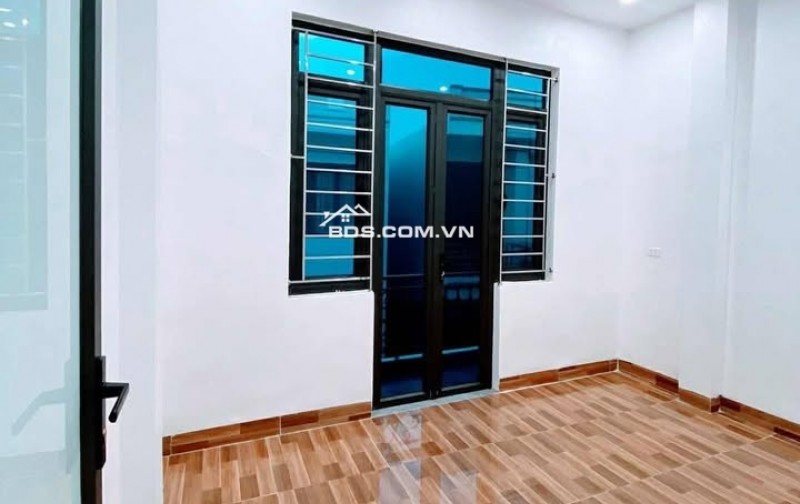 BÁN NHÀ ĐẸP 2.7 TỶ 3 TẦNG 53M2 NGÕ THẲNG NGẮN KHU HỒ TRUYỀN THỐNG