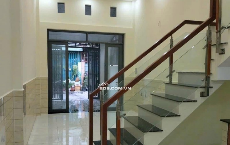 Gấp, gấp, bán nhà chính chủ 1ty800tr,dtich 3,7x17m2, đường Trần Thị Bốc, Hóc Môn