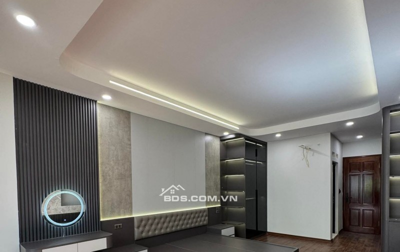 Bán Nhà Ô TÔ Trong Nhà, Hoàng Quốc Việt, Cầu Giấy 42m, 7 tầng, mt 4m, giá 23.2 tỷ.