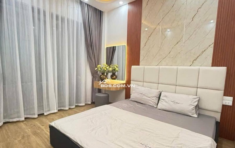 Nhà Đẹp Thang Máy, Nguyễn Phúc Lai, Đống Đa 39/45m, 5 tầng, mt 3.5m, giá 12.6 tỷ