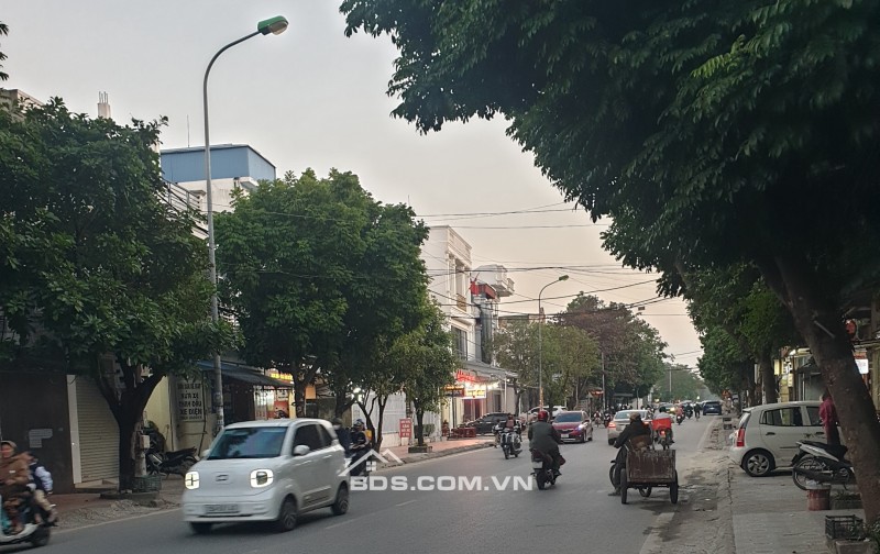 BÁN NHÀ MẶT ĐƯỜNG VŨ HỮU LỢI 2.5 TẦNG 121M2 MẶT TIỀN 5.5M GIÁ 55 TRIỆU/M2