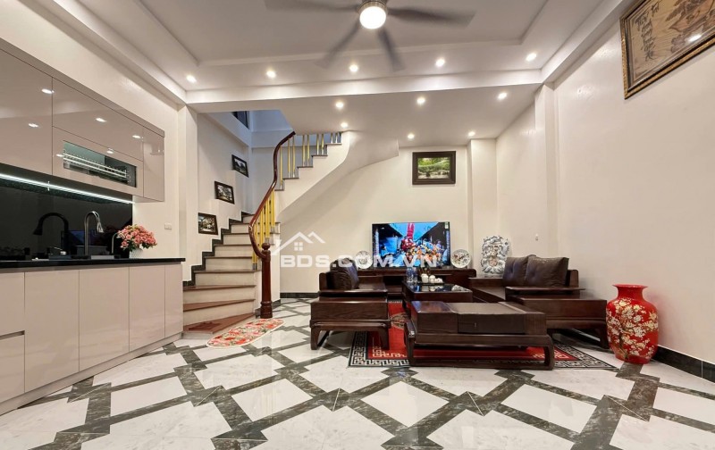 Bán Nhà Ô TÔ Ngủ Trong Nhà Kim Ngưu, Hai Bà Trưng 30m, 5 tầng, mt 5m, giá 13.68 tỷ.