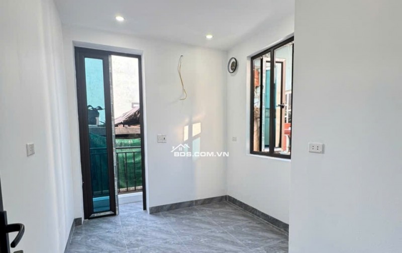 BÁN NHÀ ĐẸP 1.8 TỶ 3 TẦNG 33M2 ( TÂY NAM ) NGÕ PHỐ HÀNG CẤP