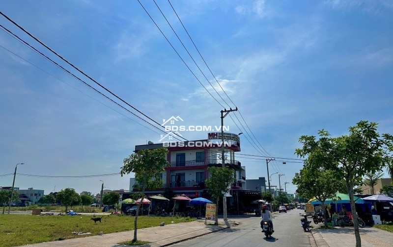 Siêu phẩm lô góc 2 mặt tiền duy nhất tại chợ Đông Phú 162m2