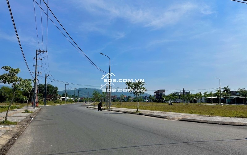 Siêu phẩm lô góc 2 mặt tiền duy nhất tại chợ Đông Phú 162m2