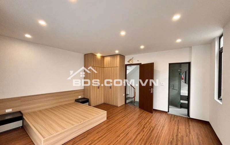 Việt Hưng, Long Biên - Oto đỗ cửa - Lô góc thoáng sáng - Giá chỉ 9 tỷ chẵn