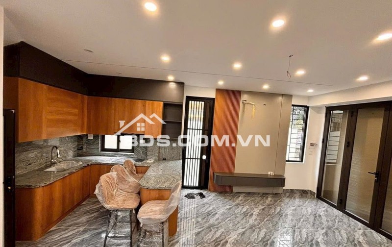 Việt Hưng, Long Biên - Oto đỗ cửa - Lô góc thoáng sáng - Giá chỉ 9 tỷ chẵn