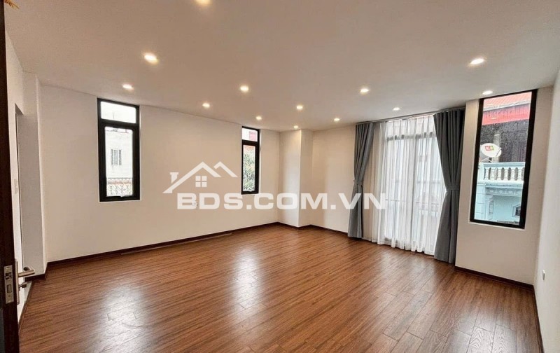 Việt Hưng, Long Biên - Oto đỗ cửa - Lô góc thoáng sáng - Giá chỉ 9 tỷ chẵn