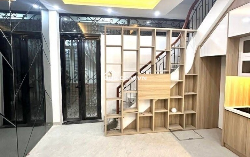 BÁN NHÀ HOÀNG HOA THÁM - HƠN 6 TỶ - MT 5M