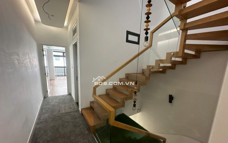 CHO THUÊ NHÀ NGUYÊN CĂN: 1 TRỆT, 2 LẦU, 1 SẤN THƯỢNG, ĐƯỜNG LÝ VĂN PHỨC, GIÁ THUÊ 40 TRIỆU/THÁNG