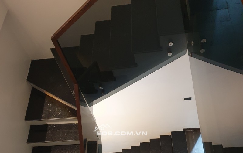 BÁN NHÀ 4.5 TỶ 3 TẦNG 72M2 CÓ SÂN ĐỂ Ô TÔ MẶT ĐƯỜNG KHU ĐỒNG QUÝT