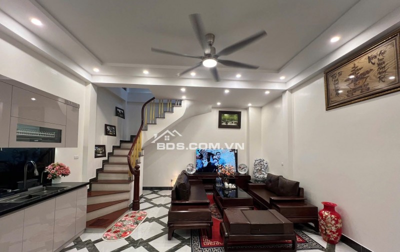 Ô TÔ Ngủ Trong Nhà Kim Ngưu, Hai Bà Trưng 30m, 5 tầng, mt 5m, giá 13.68 tỷ.