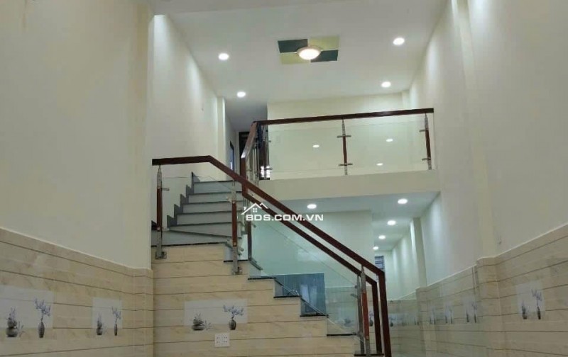 Gấp, gấp, bán nhà chính chủ 1ty800tr,dtich 3,7x17m2, đường Trần Thị Bốc, Hóc Môn