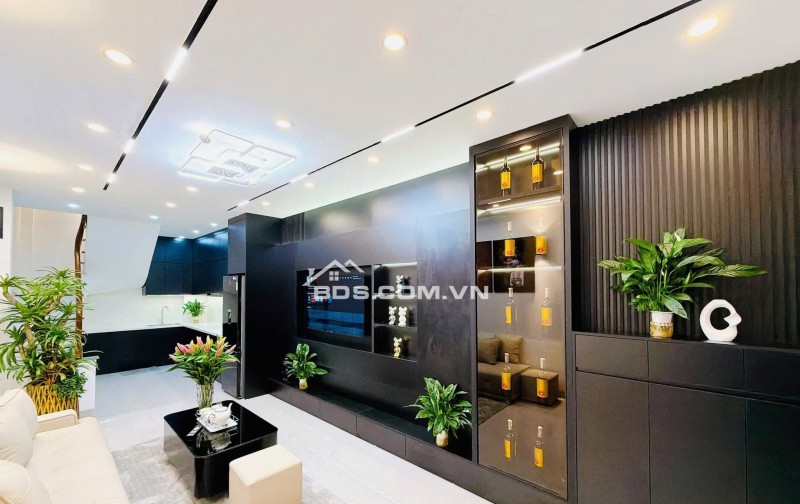 Nhà Đẹp Ngõ Quỳnh, Bạch Mai, Hai Bà Trưng 30/33m, 5 tầng, mt 3.2m, giá 8.6 tỷ.