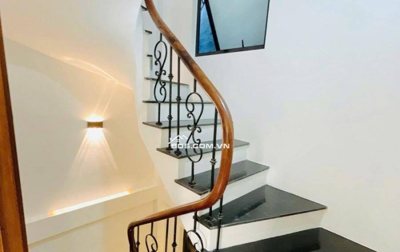 Nhà Đẹp Gần Phố, Duơng Văn Bé, Hai Bà Trưng 33/48m, 5 tầng, mt 4,9m, giá 8.45 tỷ.