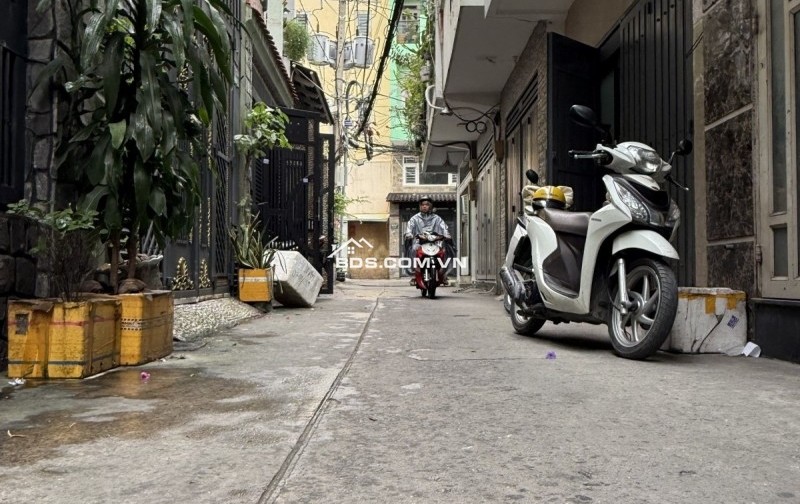 Bán nhà HXH 4m Thông tứ phía, Lạc Long Quân P.8 Tân Bình, 51m2 4 Tầng 4PN. Chỉ 8 Tỷ còn TL với chính chủ