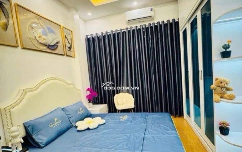 Bán Nhà Phố Hồng Hà, Hoàn Kiếm 22m, 5 tầng, mt 3.3m, giá 6.28 tỷ.