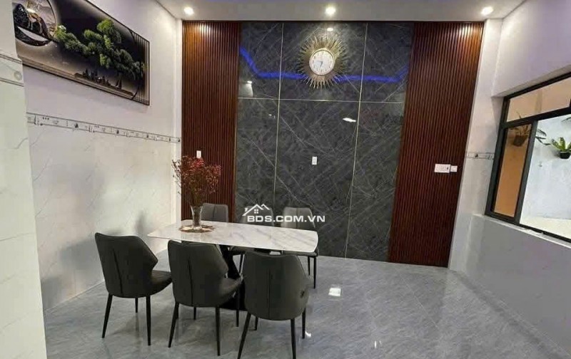 BÁN NHÀ MỚI 2 tầng KP1, Phường 6. Mỹ Tho. Vị trí đẹp - Có sân Đậu Ô tô.