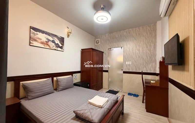 Bán KS 3 sao MTKD gần Thống Nhất ngang 8m 200m2 16PN DT 180tr 5 lầu mới gần Lotte 38 tỷ.